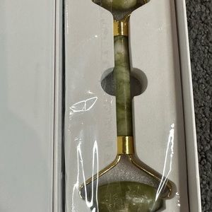 Roselyn Boutique Jade Roller Skin Massager New